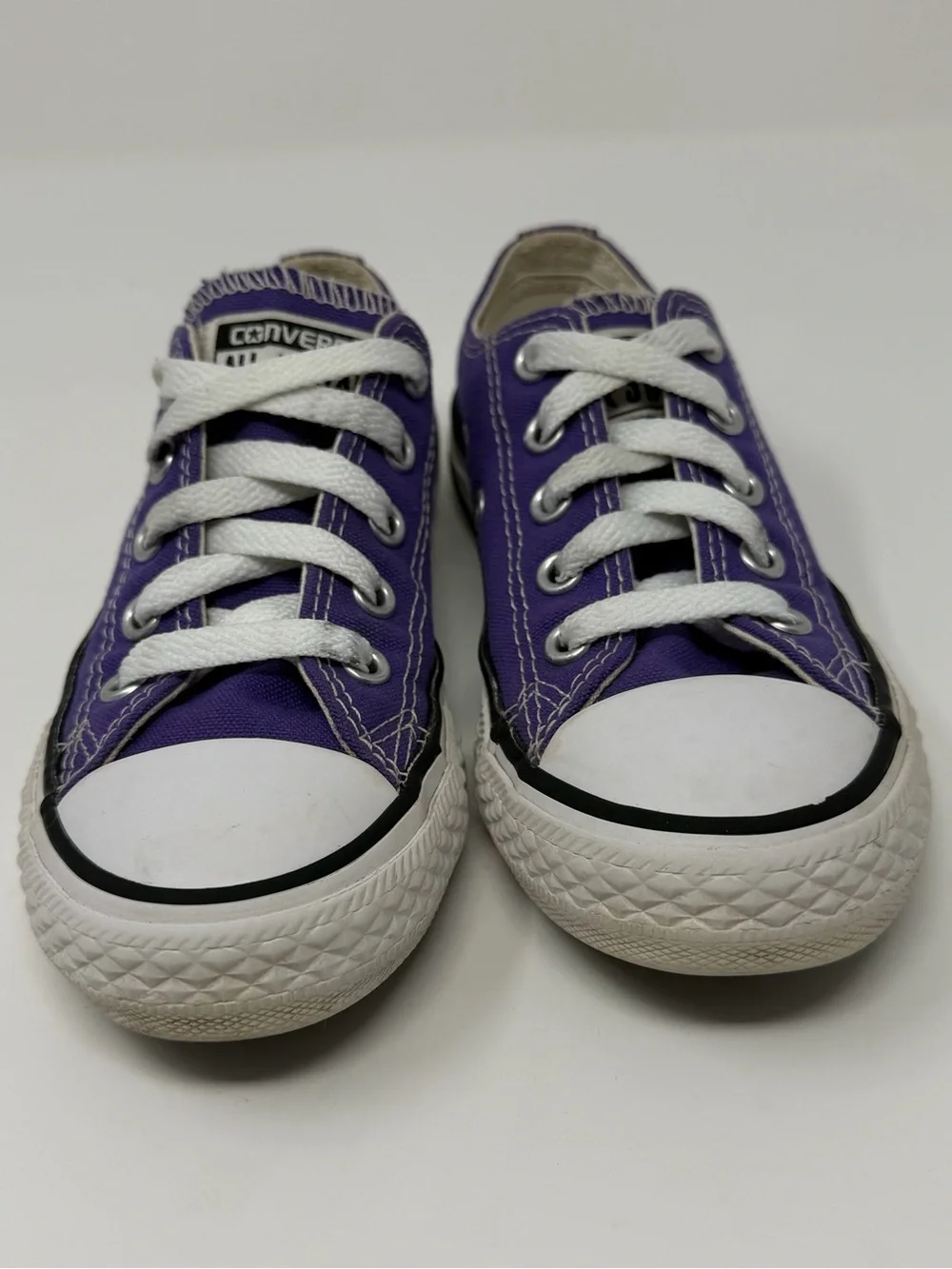 Kids Purple Low-Top Converse Canvas Sneakers with White Laces Sz.11